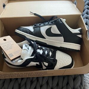 Nike Women's Black and White Sneakers